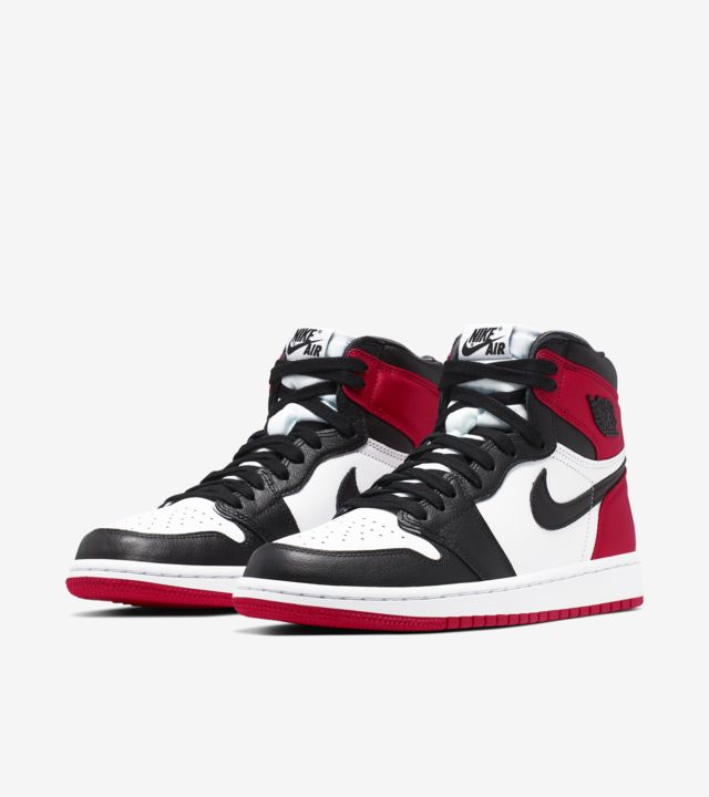 Air Jordan 1 Retro 'Black Toe'