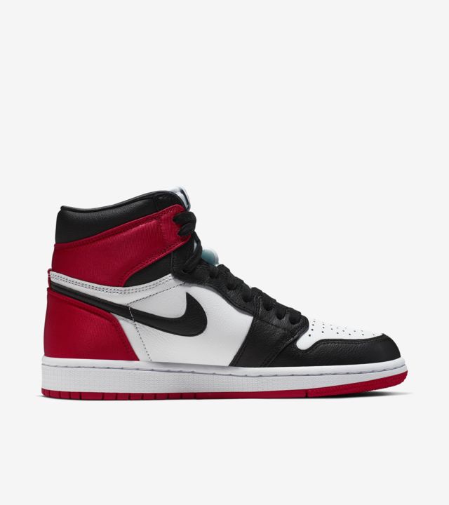 Air Jordan 1 Retro 'Black Toe'